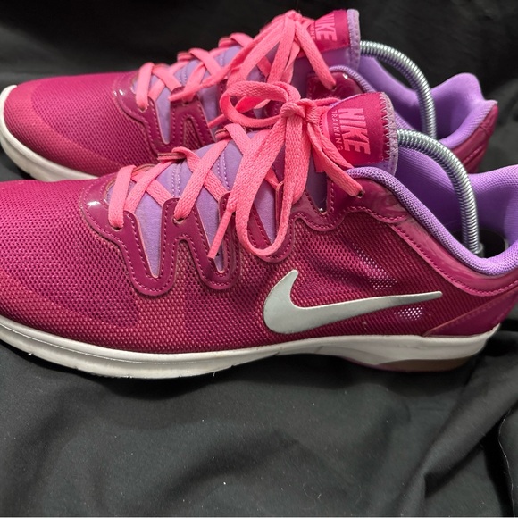 Nike Women's Air Max Fusion Fuchsia and Lavender Sneakers - Picture 7 of 9